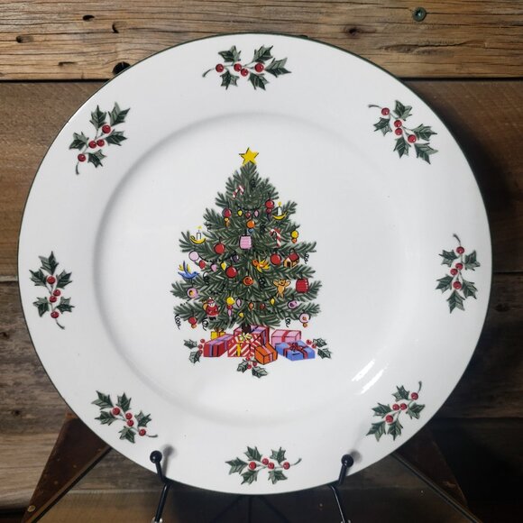 Gibson Designs - Noel Morning - Dinner Plate - 10".  Discontinued. - Picture 1 of 4